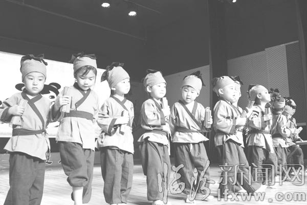 臨汾:兒童節 花園里花朵更鮮艷