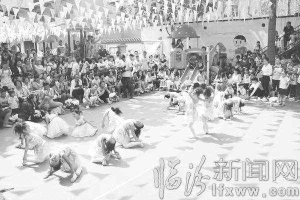 臨汾:兒童節 花園里花朵更鮮艷