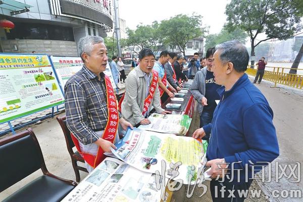 臨汾市國土資源局舉行防范地質(zhì)環(huán)境災(zāi)害安全宣傳活動(dòng)