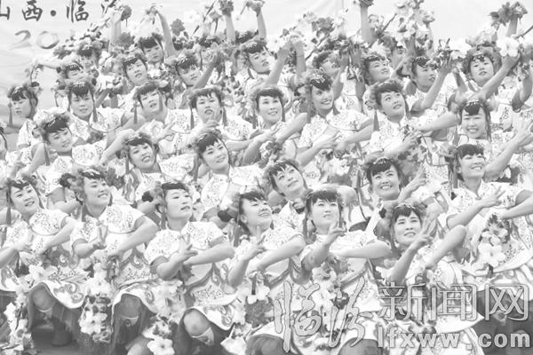 臨汾“梨花獎”廣場舞決賽 歡歌妙舞盡顯巾幗風采