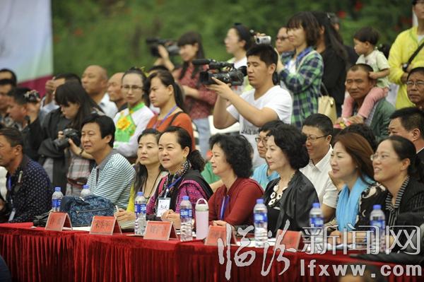 臨汾市第四屆“梨花獎(jiǎng)”廣場舞決賽精彩落幕