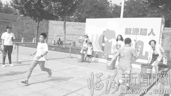 每個小朋友都在盡最大努力搜集“能量”