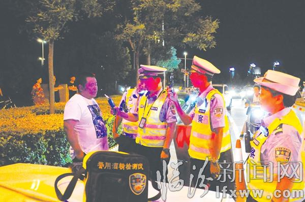 臨汾市交警支隊在全市范圍內開展了夜查專項行動