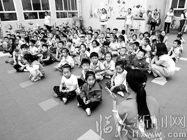 侯馬平陽幼兒園開展防拐演練 80多名小孩被“拐走”