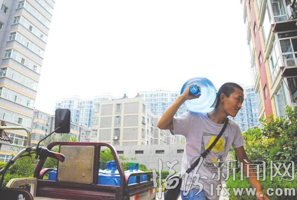 臨汾:揮汗如雨 堅守崗位灑心血