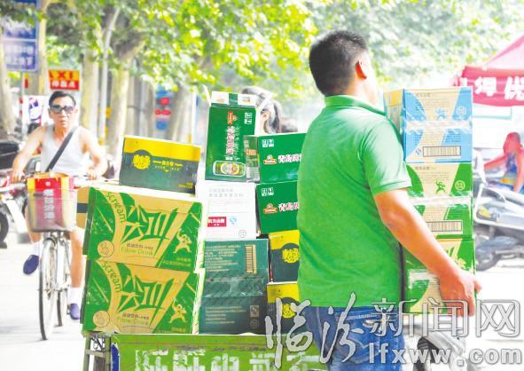 臨汾:揮汗如雨 堅守崗位灑心血