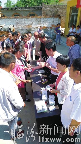 臨汾:送溫暖真情幫扶