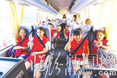 臨汾小記者變身“小軍人”