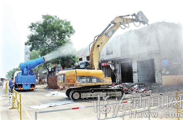 鼓樓南北街:推進擋墻工程 美化市容環境