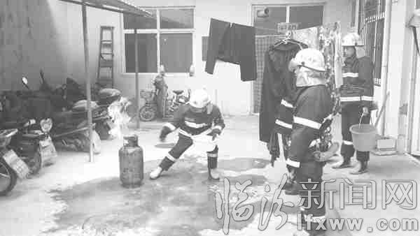 臨汾開發區:消防官兵勇拔“火罐”