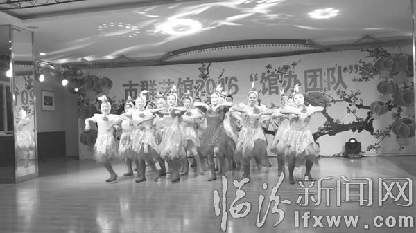臨汾市群藝館:歌聲裊裊辭舊歲 舞姿翩翩賀新春