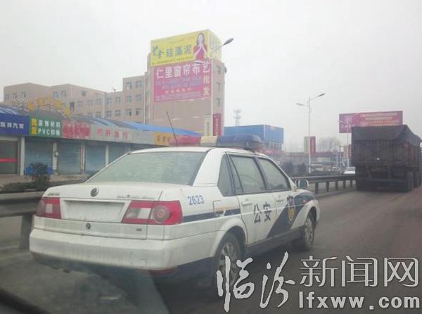 洪洞:無牌警車上演“速度與激情” 連闖數(shù)個(gè)紅綠燈