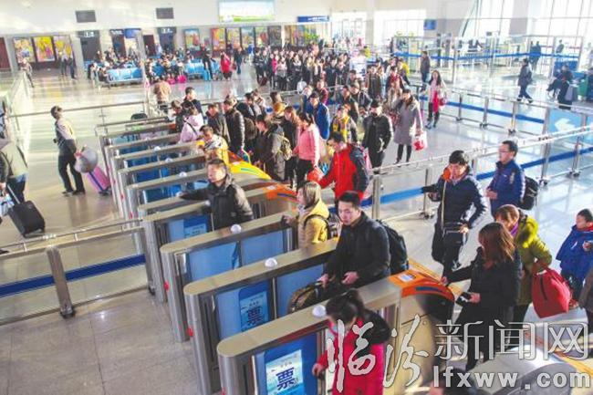 臨汾西站優質服務待旅客