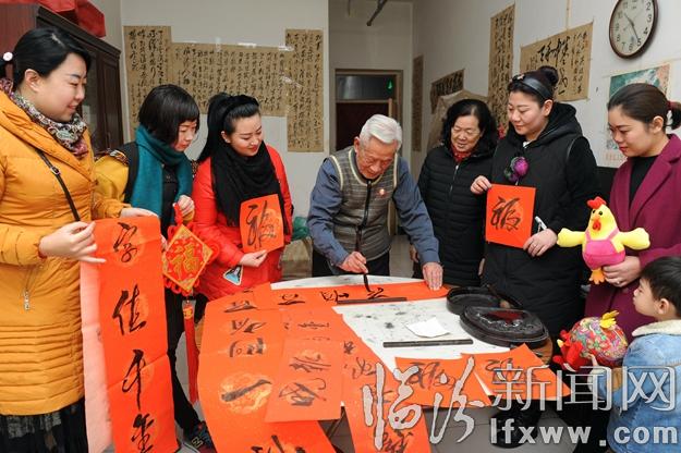 堯都區(qū)中心敬老院:志愿者在行動(dòng)