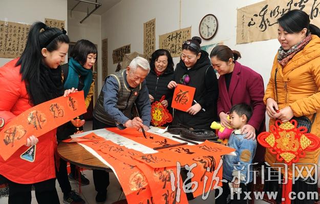 堯都區(qū)中心敬老院:志愿者在行動(dòng)