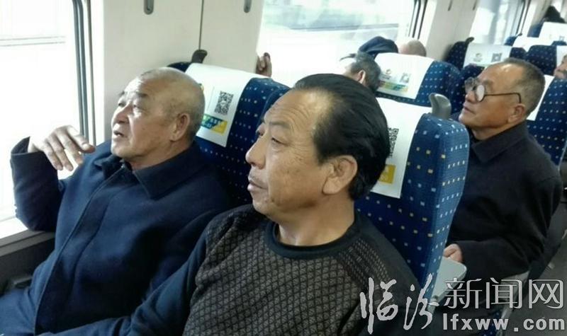 “樸實老農奔赴廣州,威風鑼鼓展示雄風”。老姚帶您觀看《現場直播》