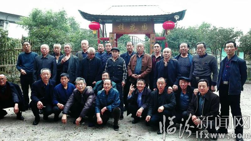 “樸實老農奔赴廣州,威風鑼鼓展示雄風”。老姚帶您觀看《現場直播》