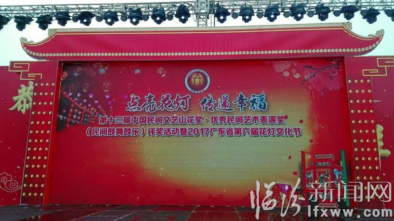 “樸實老農奔赴廣州,威風鑼鼓展示雄風”。老姚帶您觀看《現場直播》