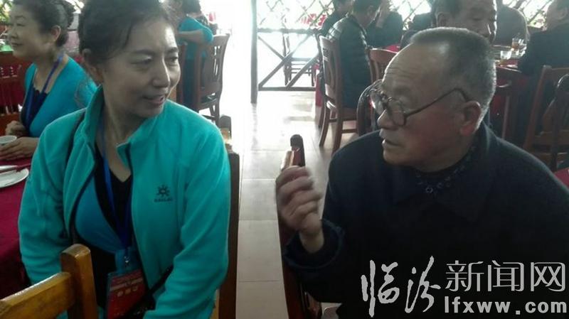 “樸實老農奔赴廣州,威風鑼鼓展示雄風”。老姚帶您觀看《現場直播》