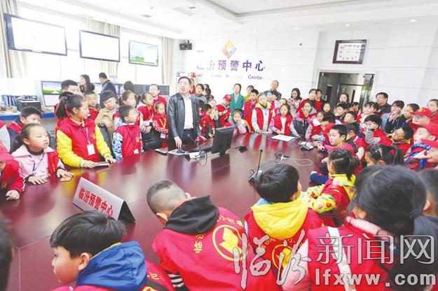 臨汾小記者開啟“觀云測雨”之旅