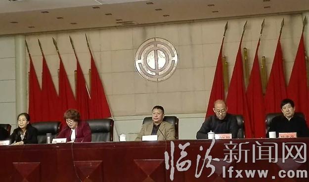 臨汾先進女職工集體和個人表彰大會在市工人文化宮舉行