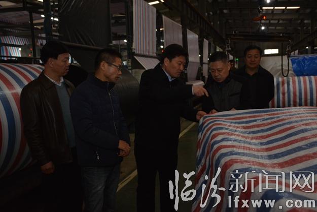 管委會主任鄭育敏在佛塑臨汾經緯分公司調研