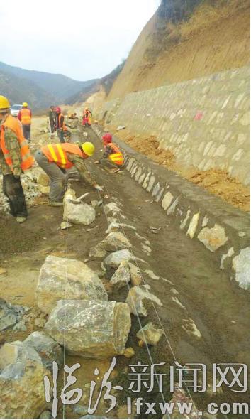 K7+160——K7+220段(南嶺村嶺后段)石砌邊溝施工