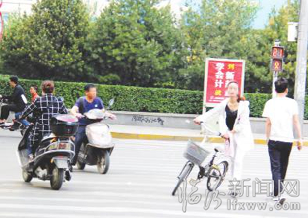 解放路迎春街口:對紅燈視而不見