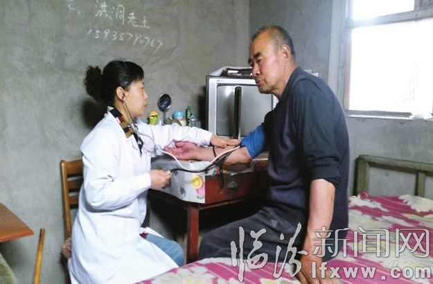 堯都區景喜平:上門問診 60余戶簽約家庭的健康守護神