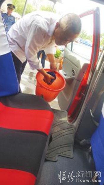 臨汾:為樹立形象 要給愛車“洗個(gè)澡”