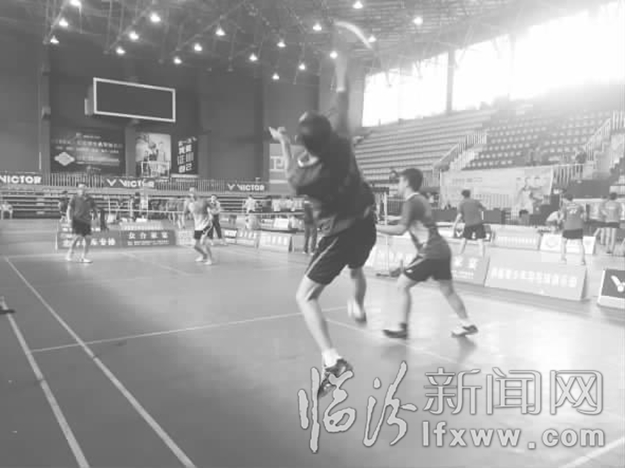 堯都區體育館:羽毛球比拼戰猶酣