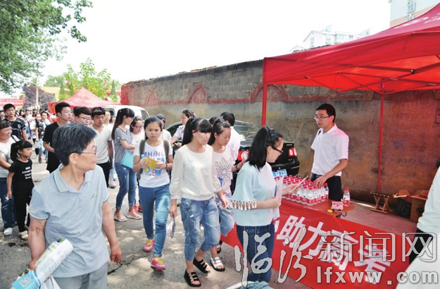 中行臨汾分行:播撒愛心 助力高考