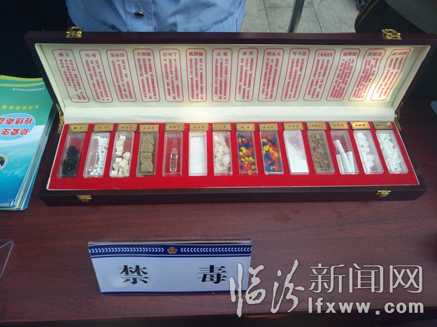 臨汾市公安局開展“法制宣傳進社區”志愿者服務活動