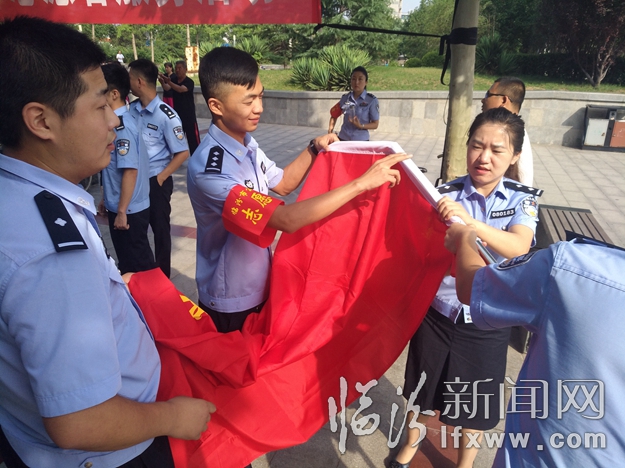 臨汾市公安局開展“法制宣傳進社區”志愿者服務活動