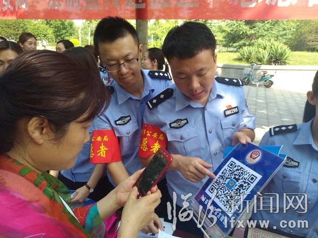 臨汾市公安局開展“法制宣傳進社區”志愿者服務活動