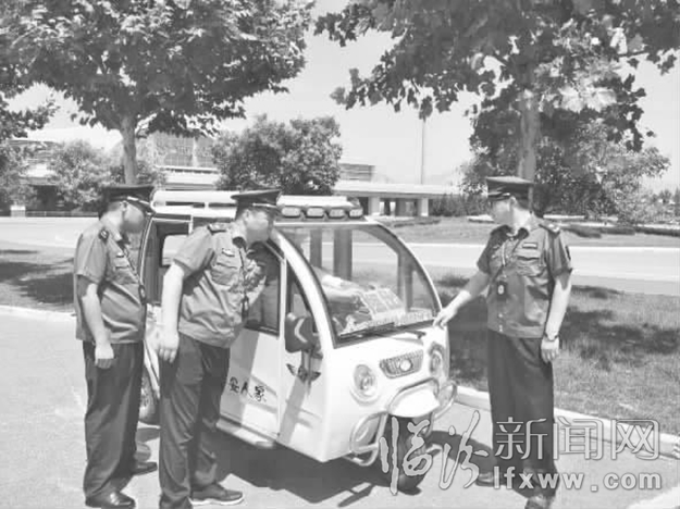 臨汾:街頭宣傳 抵制“黑車”保安全