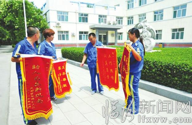120封感謝信6面錦旗“空降”臨汾環(huán)衛(wèi)局