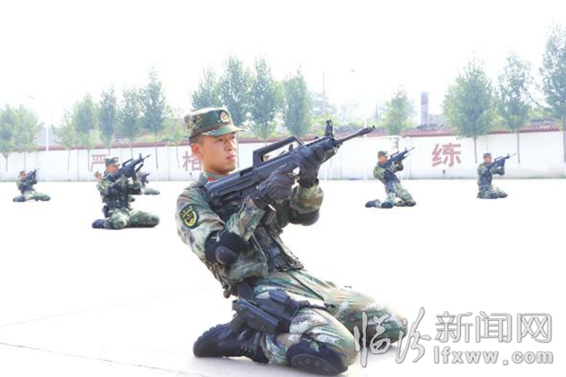 臨汾:藍天救援隊致敬最可愛的人