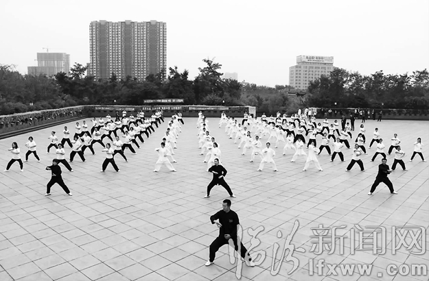 臨汾市總工會(huì):太極展演 展文明健康風(fēng)采