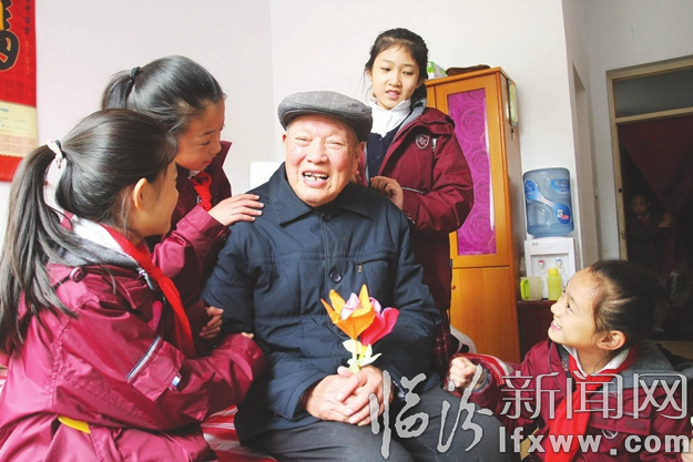 臨汾:老少同樂(lè)慶重陽(yáng)