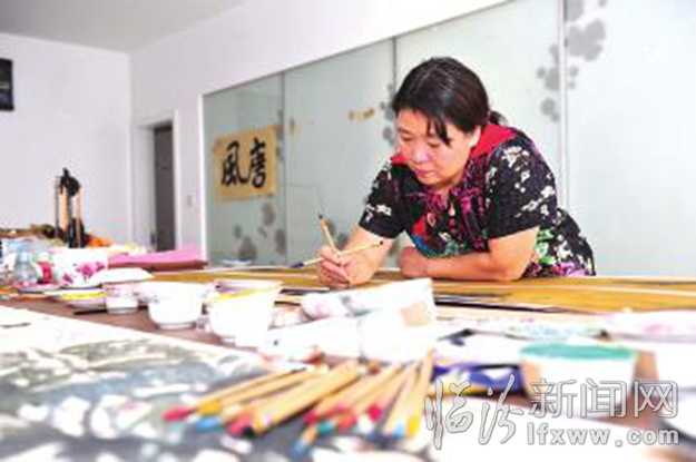 臨汾書畫名家梅瑩創作臨摹的廣勝寺壁畫全部順利殺青