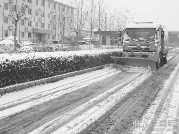 臨汾:公路養護全員出動忙清雪