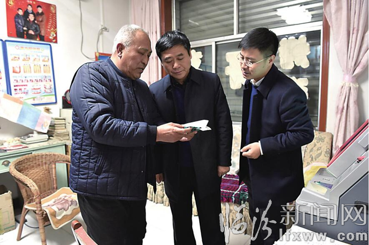 堯都農(nóng)商銀行黨委書記、董事長(zhǎng)李建學(xué)下鄉(xiāng)調(diào)研